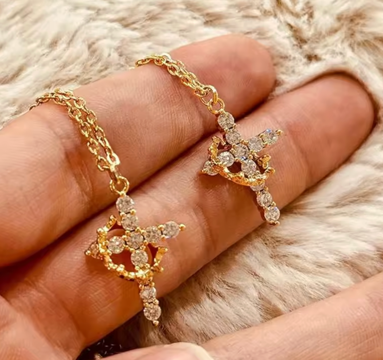 Luvéno Cross with Crown Necklace