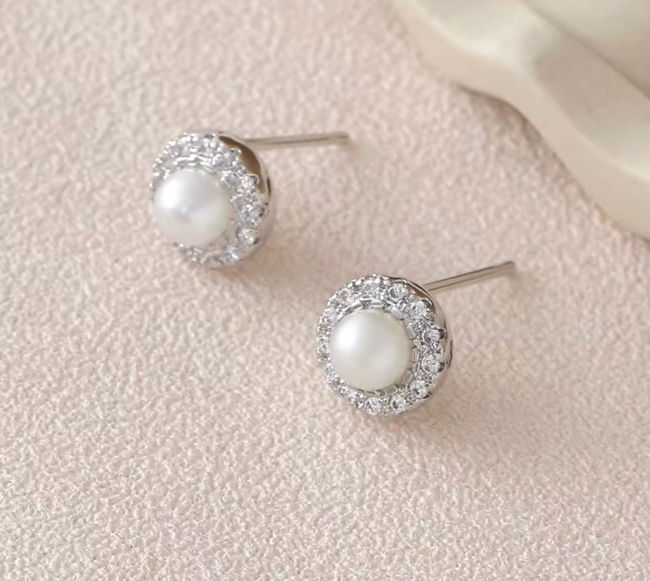 Luvéno Silver Stud Earrings