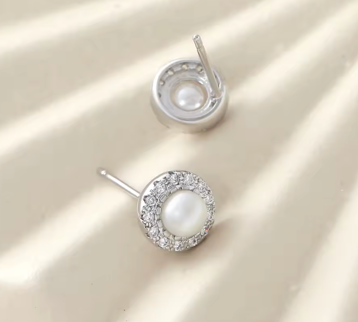 Luvéno Silver Stud Earrings