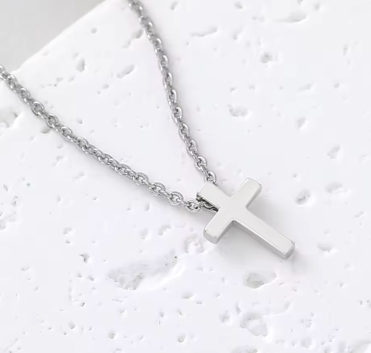 Luvéno Minimalist Cross Necklace